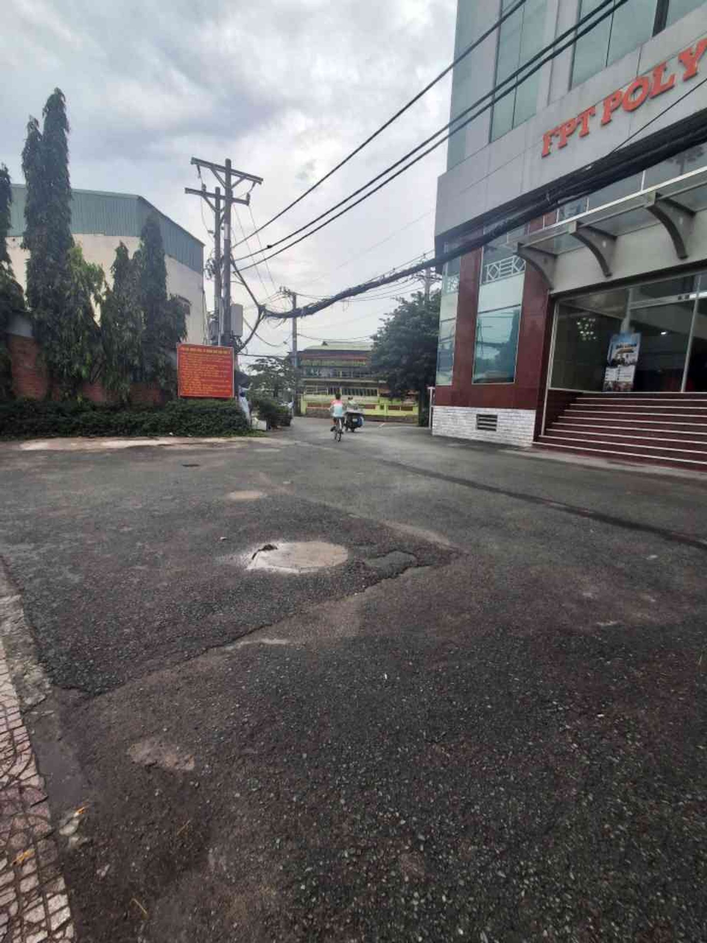 Bán nhà mặt tiền Tô Ký, quận 12, vị trí kinh doanh sầm uất