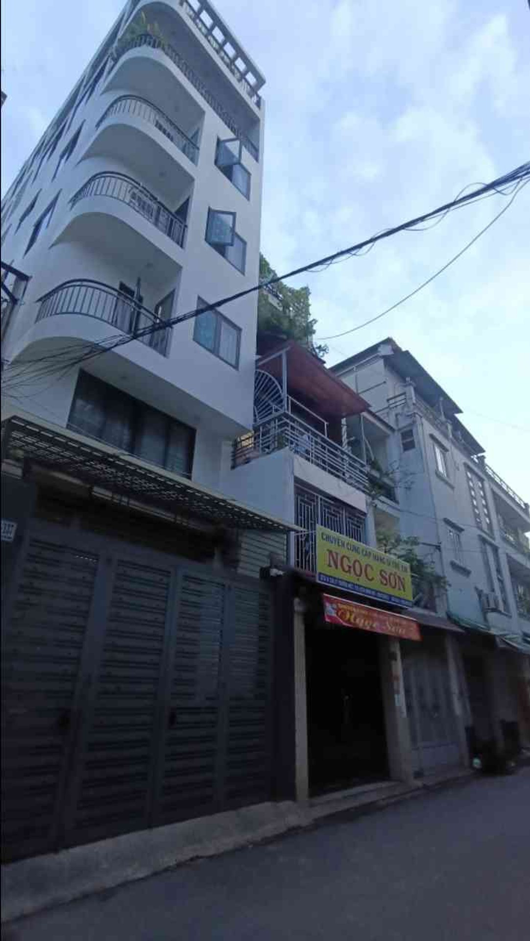 Nhà 4 tầng rộng rãi, đắc địa trung tâm sầm uất