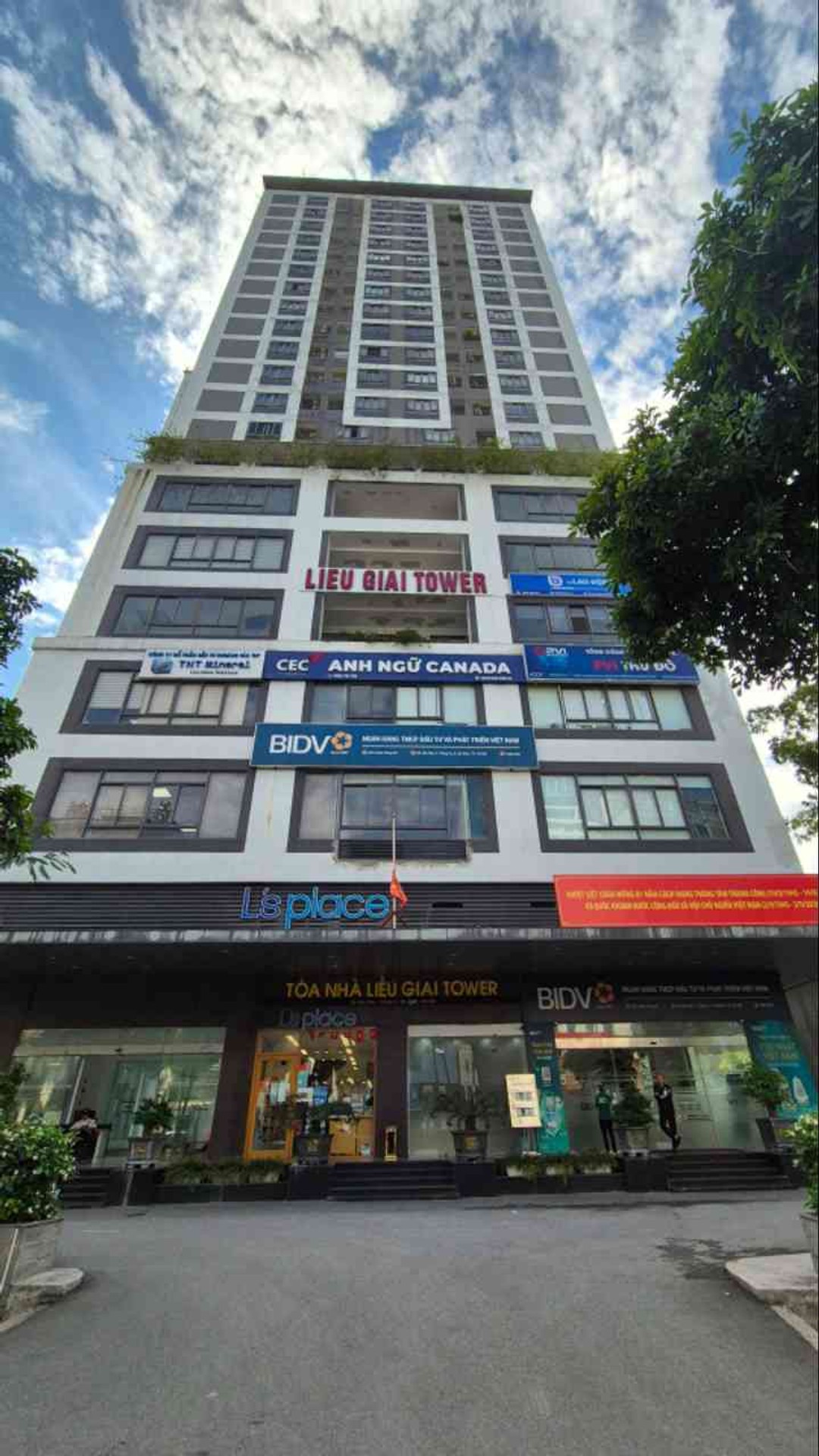 Căn hộ 3 phòng ngủ, 2 vệ sinh, view đẹp tại Liễu Giai
