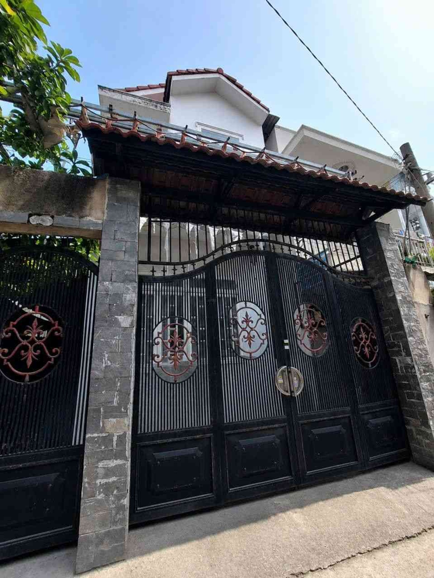 Nhà Hiệp Bình Phước rộng gần 8m, vị trí đắc địa, giảm sâu tháng này!