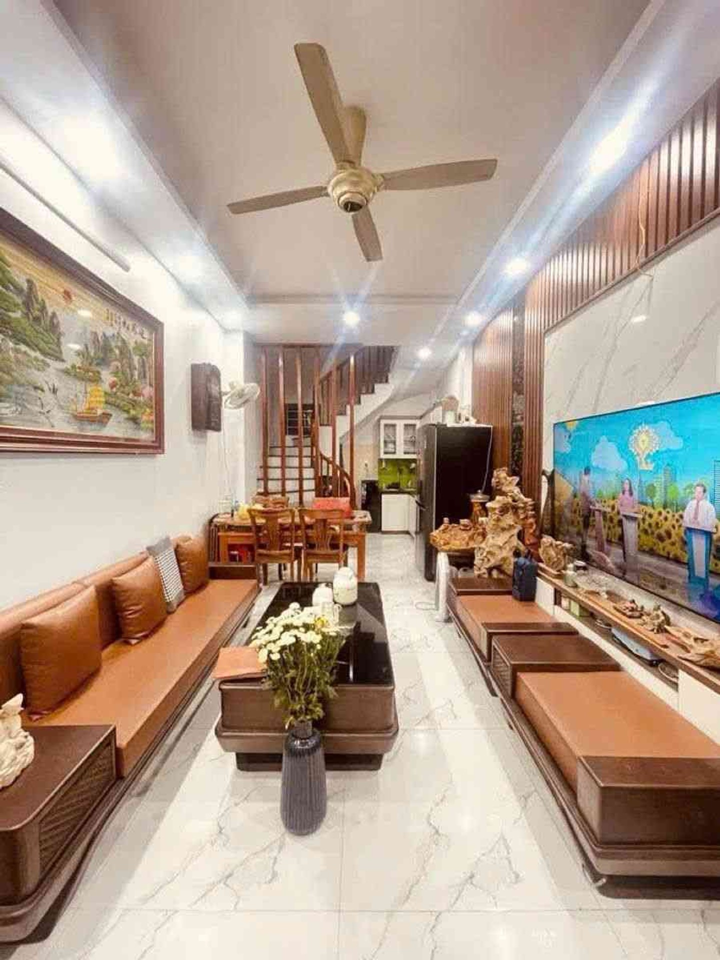 Nhà 5 tầng xinh xắn ngay Xuân Đỉnh - Sống hiện đại, tiện nghi đầy đủ
