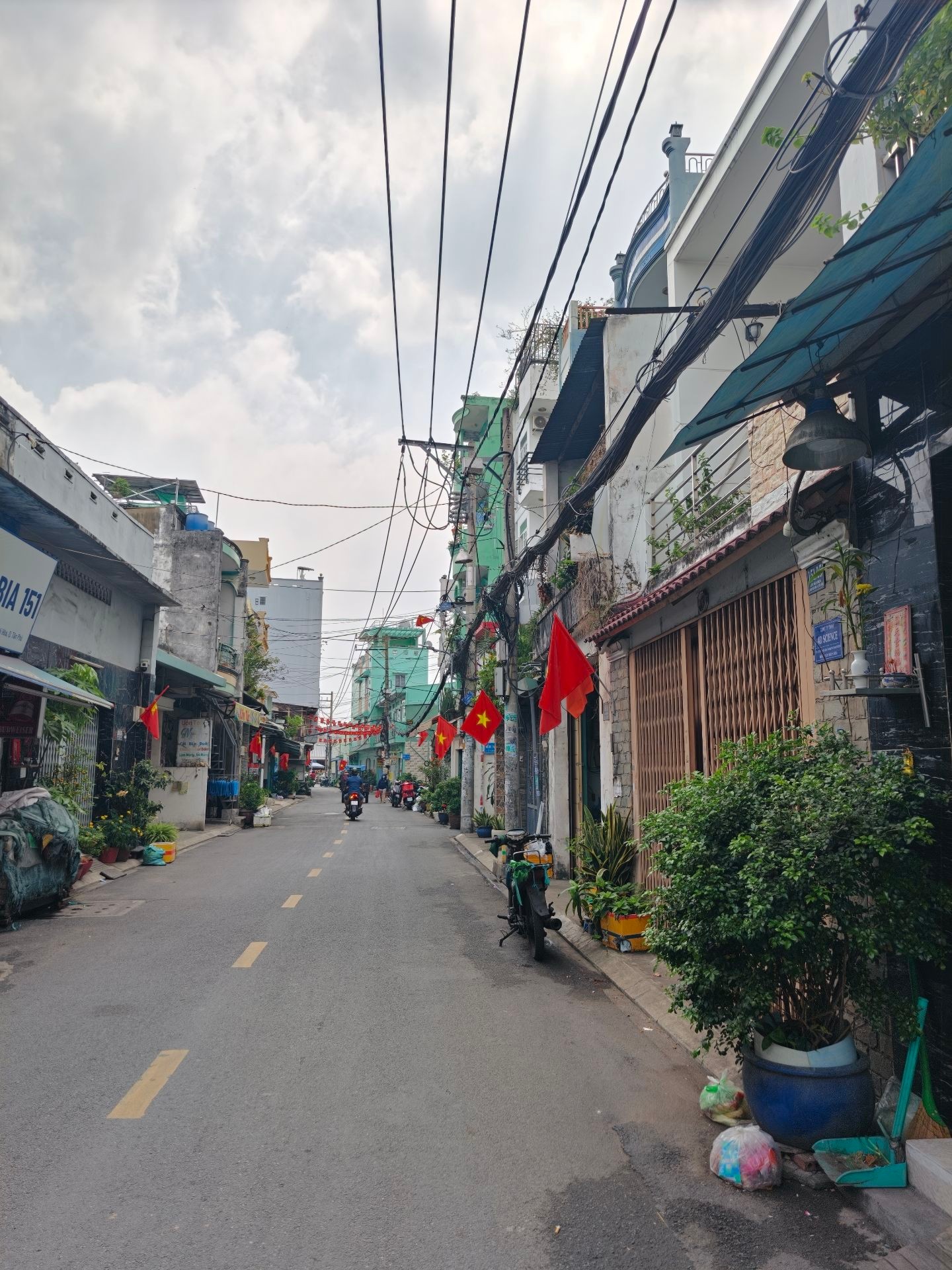 Bán nhà riêng tại Tân Phú, gần Lũy Bán Bích, diện tích 200m², giá 16 tỷ đồng