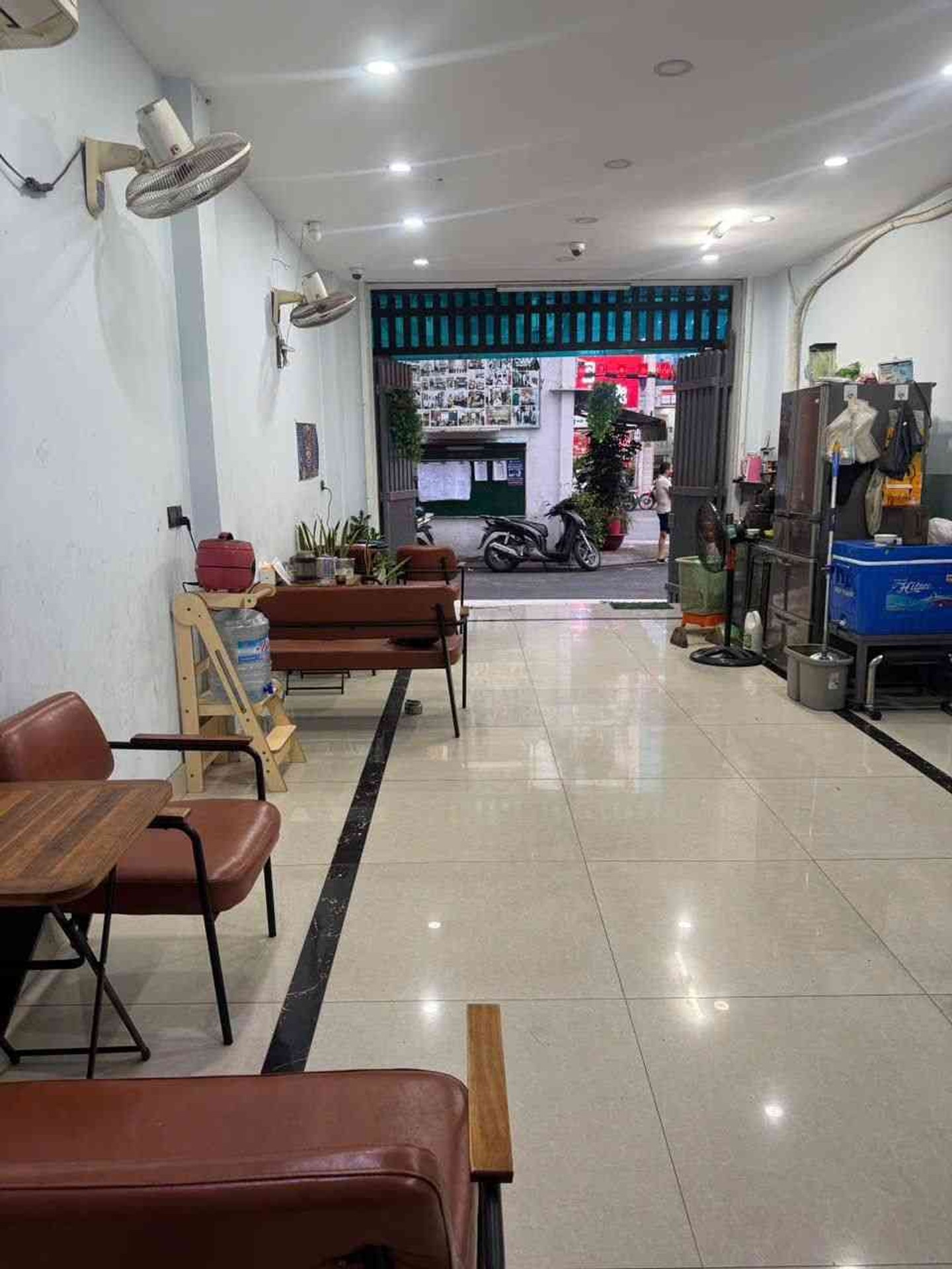 Bán nhà Hoàng Văn Thụ - 1 căn ra mặt tiền