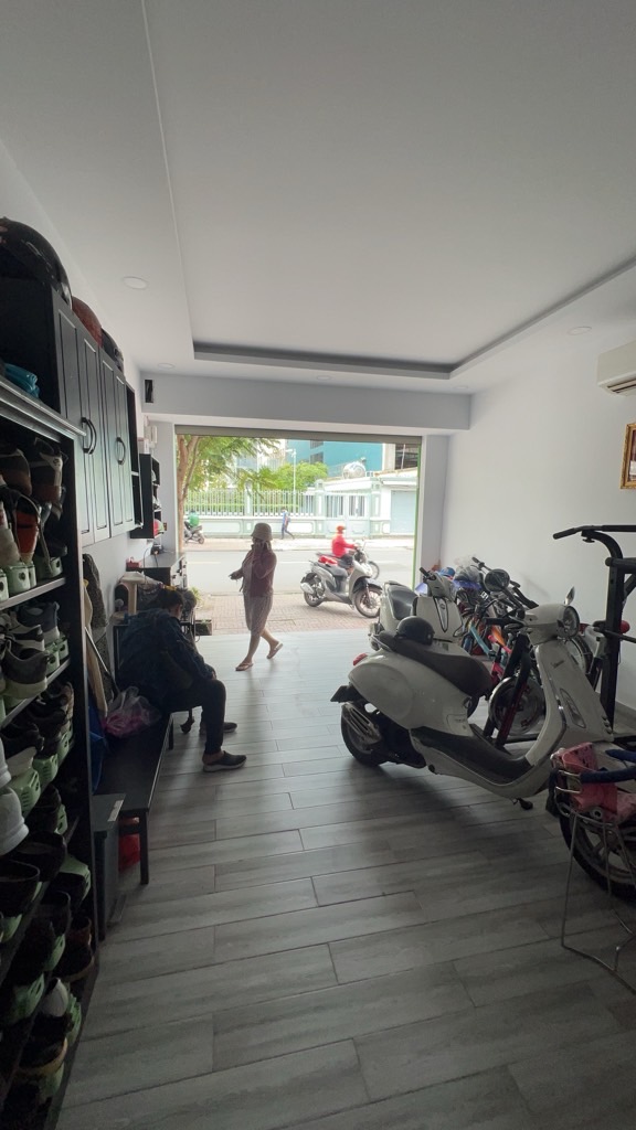 Bán nhà mặt phố trung tâm Quận Phú Nhuận, 2 tầng, 110m2, giá 25.5 tỷ
