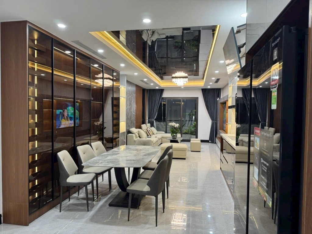 Bán nhà 7 tầng mặt tiền 4m trung tâm Long Biên ô tô tránh, thang máy, gara 2 ô tô