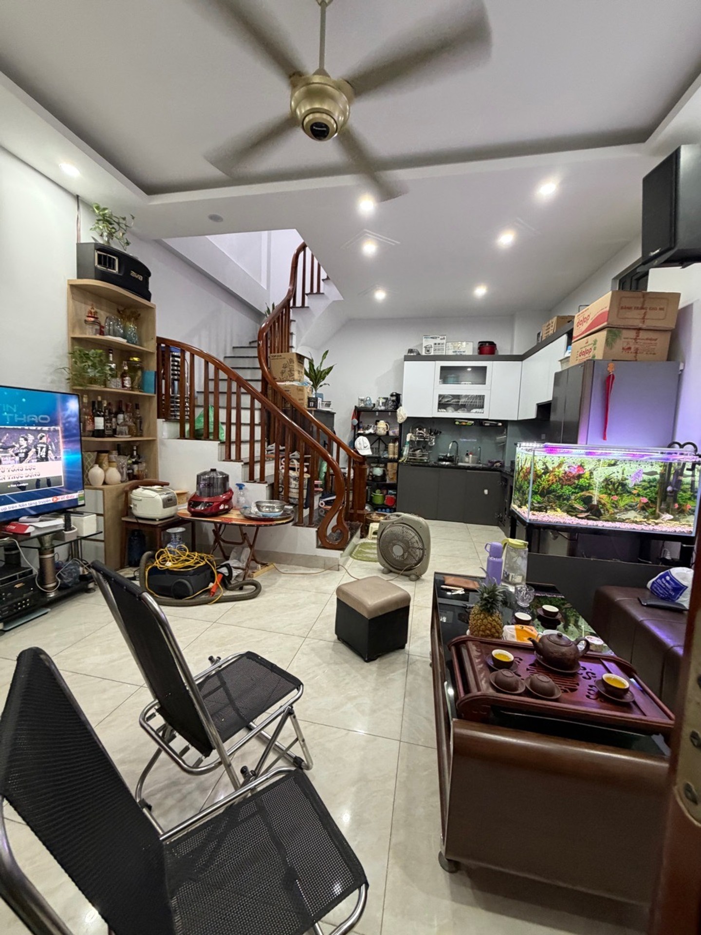 Nhà riêng 6 tầng giá hợp lý tại khu vực Kim Chung, tiện ích xung quanh đầy đủ