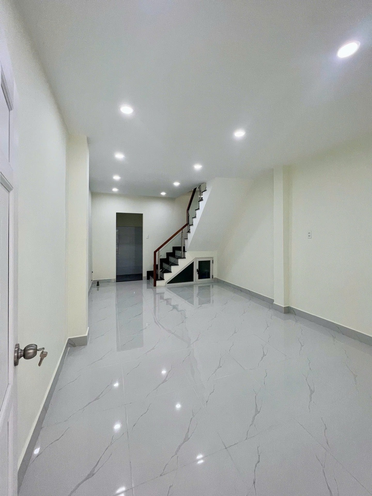 Khu ẩm thực Chợ 200 Xóm Chiếu - 62m² - 5.14T - Dòng tiền 120tr/năm - Ngang gần 5m - SHR
