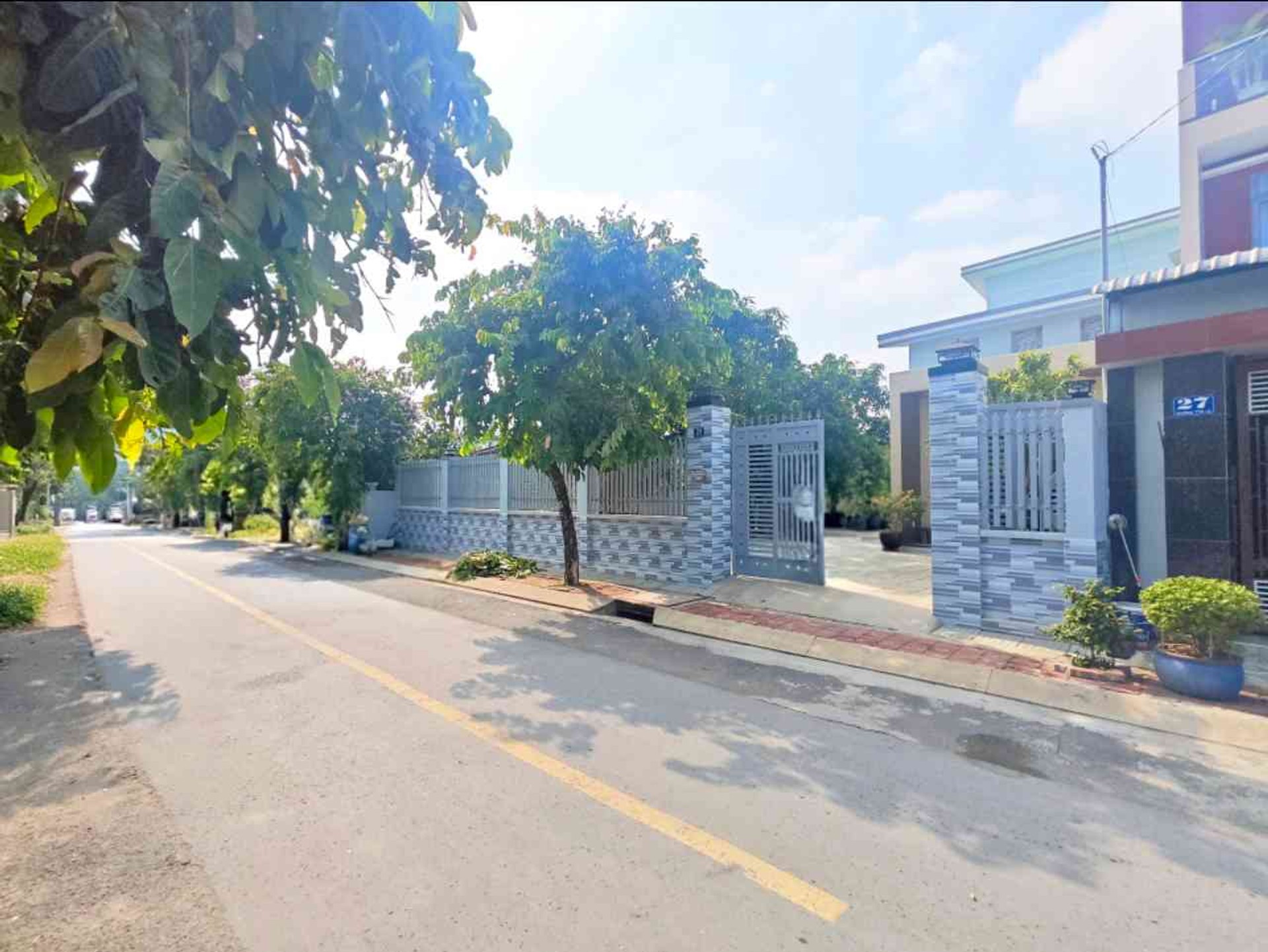Bán nhà mặt phố rộng 410m2, mặt tiền 16m, Tân Thới Nhì, Hóc Môn