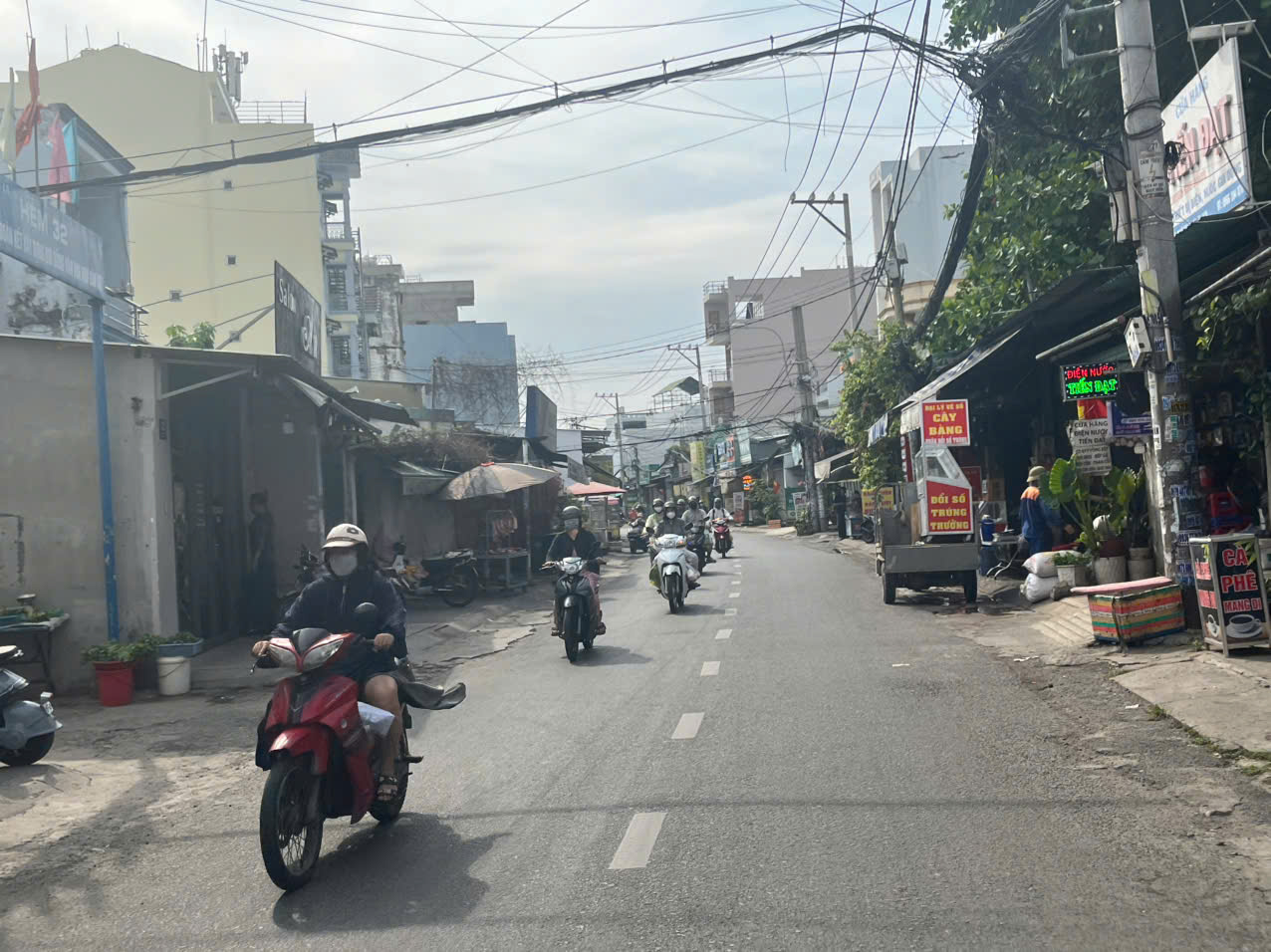 Nhà mặt phố phan văn hớn Tân Thới Nhất, lô góc, mặt tiền rộng 11.5m