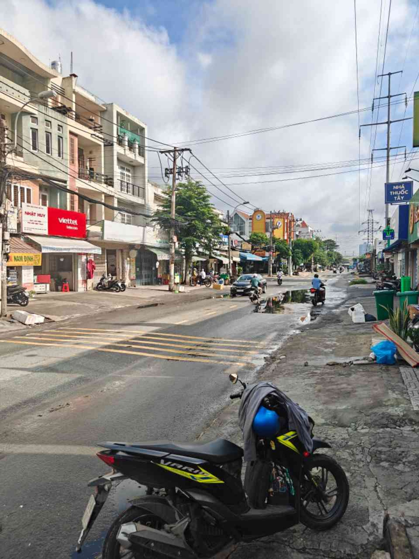 NHÀ MẶT TIỀN KINH DOANH NGAY CỔNG SAU CTY POUYUEN, 80M2 3 TẦNG + SÂN THƯỢNG