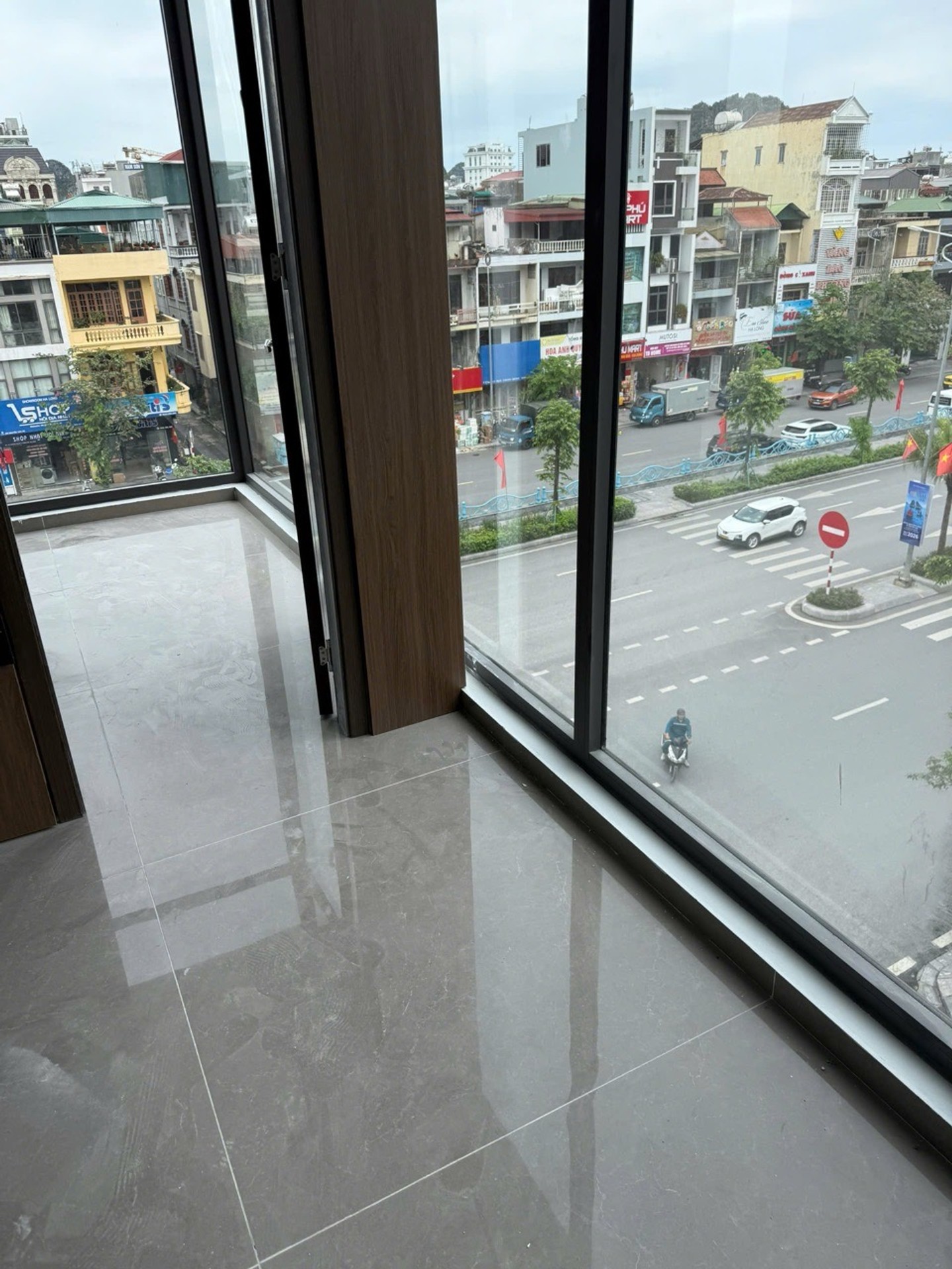 Mặt phố Nguyễn Văn Cừ, 2 mặt tiền, 3 mặt thoáng