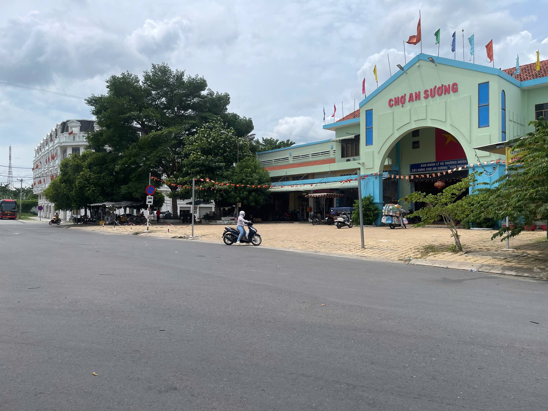 Bán shophouse 5 tầng KDC An Sương giá 14.35 tỷ, diện tích 100m2