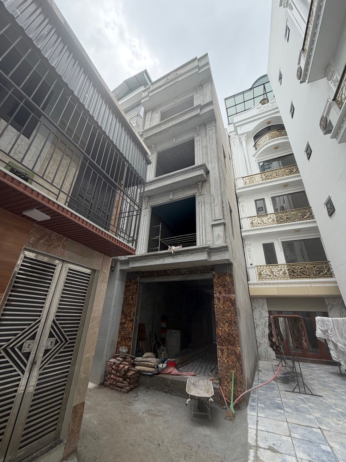 Bán nhà 46,7m2 ngõ 2,3m , 100m , 3ngoặt ra hồ điều hòa ô tô đỗ ngày đêm ở phúc lợi Hà Nội