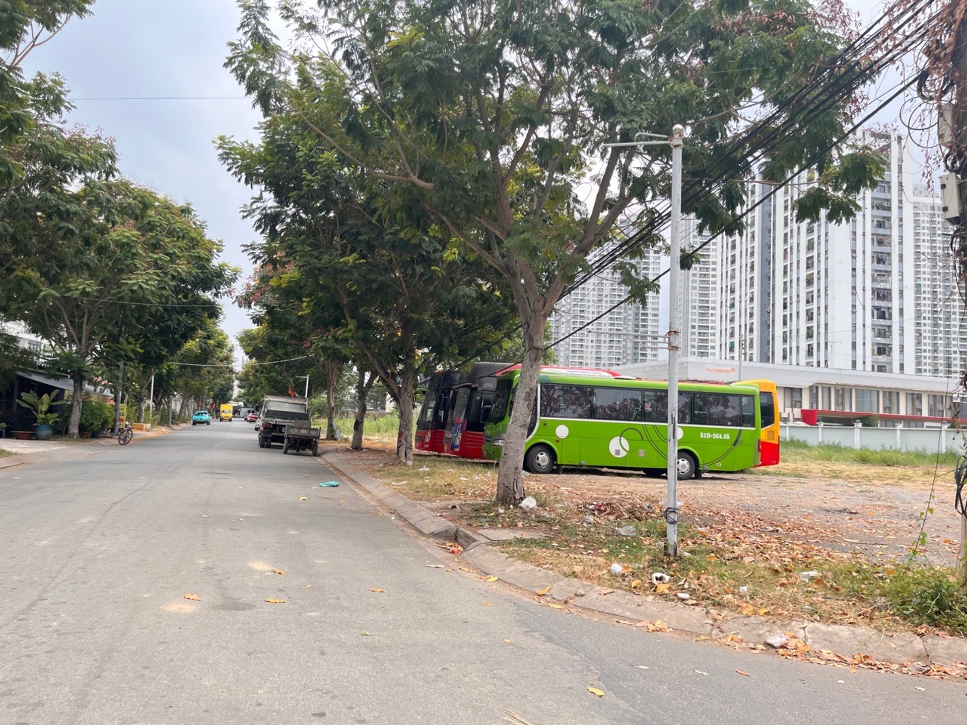 Nhà đẹp có gara, đối diện sân vận động quận 7