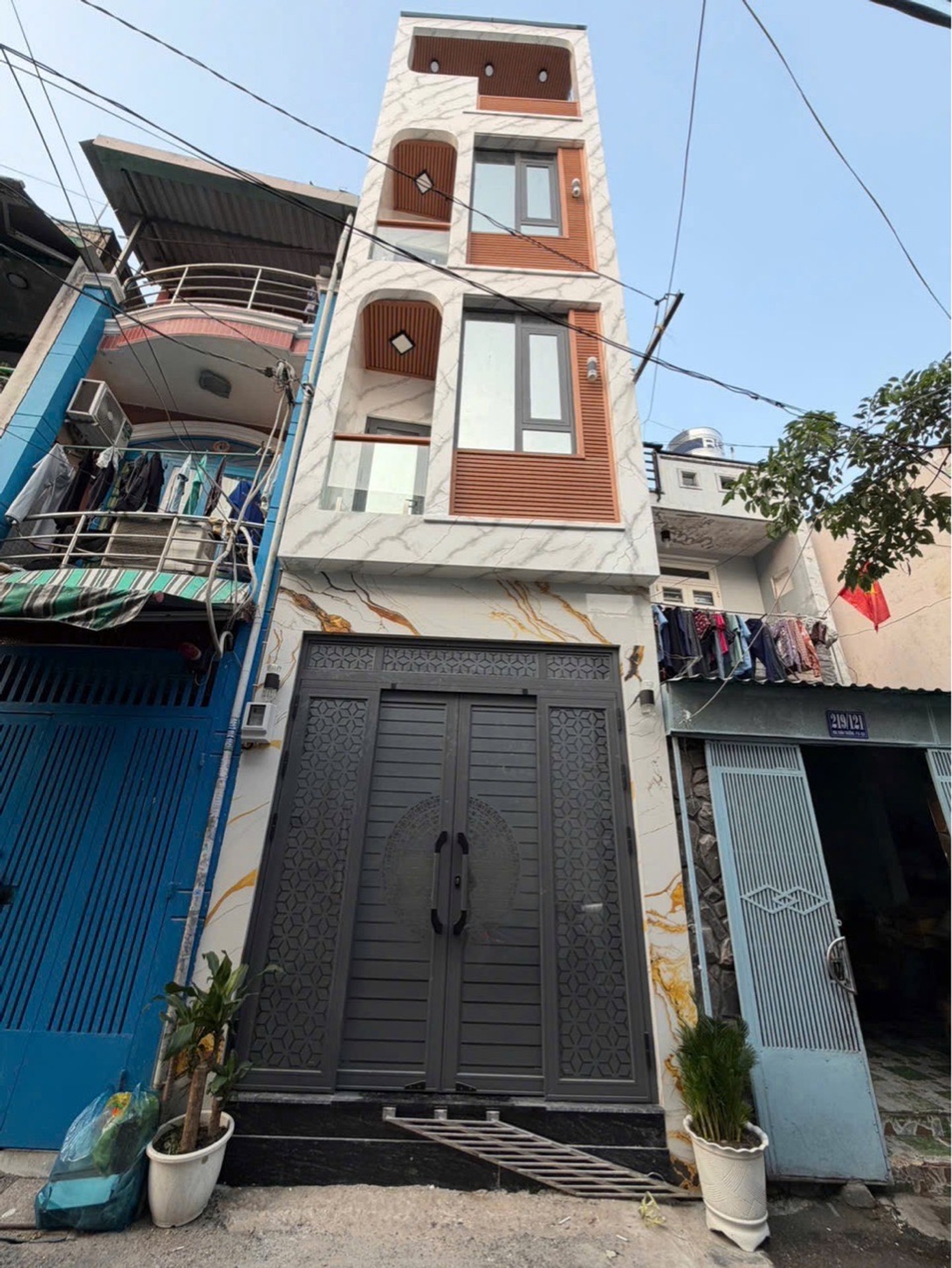 Nhà quận 6, 6 phòng ngủ, giá tốt giảm mạnh