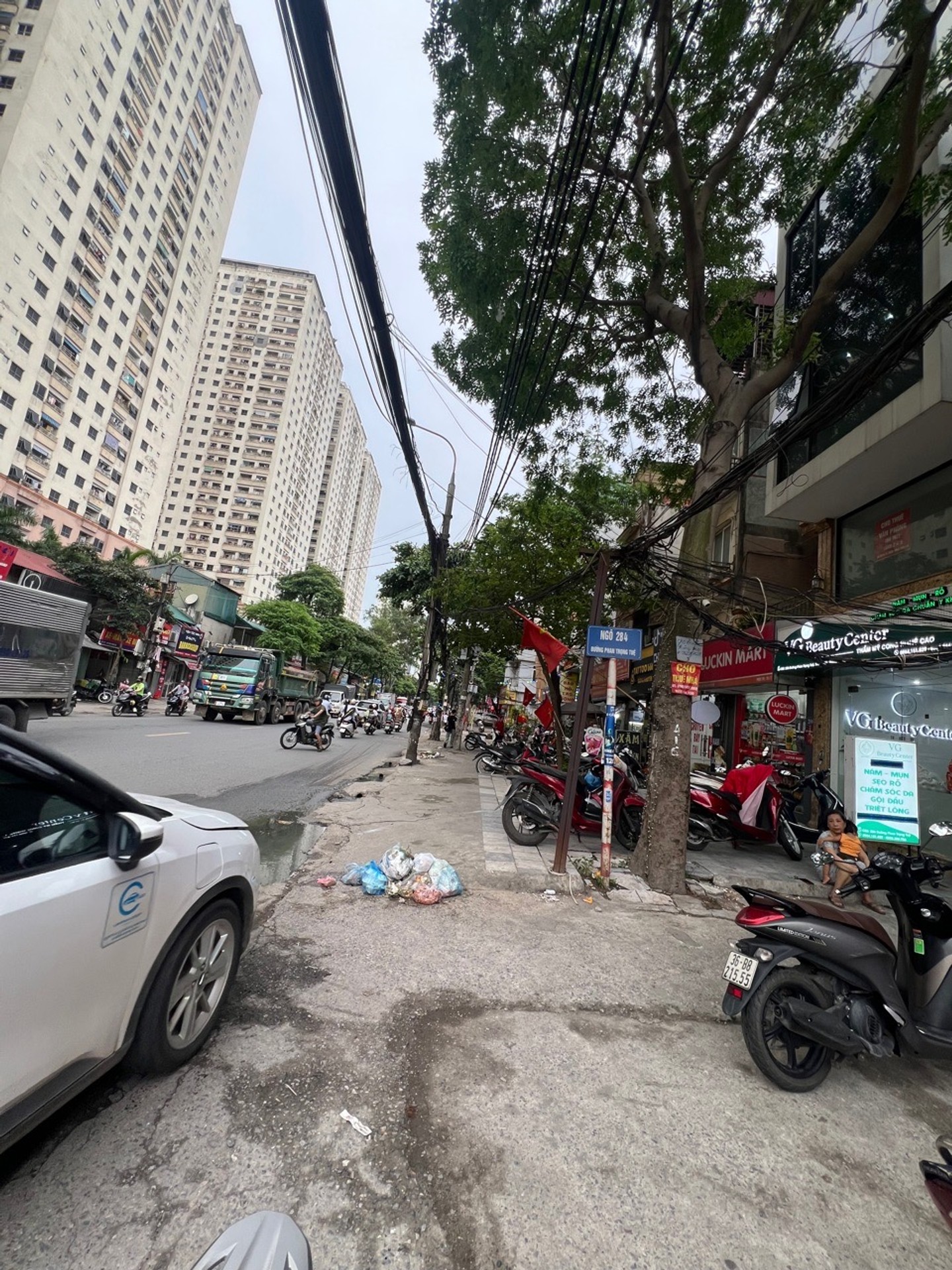 Nhà 2 tầng ở ngay gần đường ô tô Sđcc