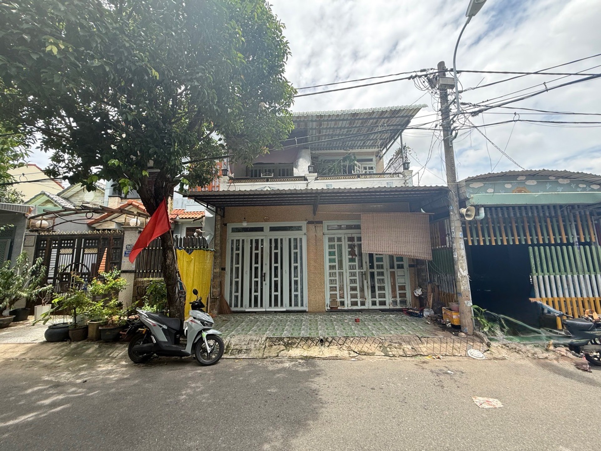Cơ hội sở hữu nhà 2 tầng mặt phố ngay Chợ Hiệp Thành với giá siêu hợp lý