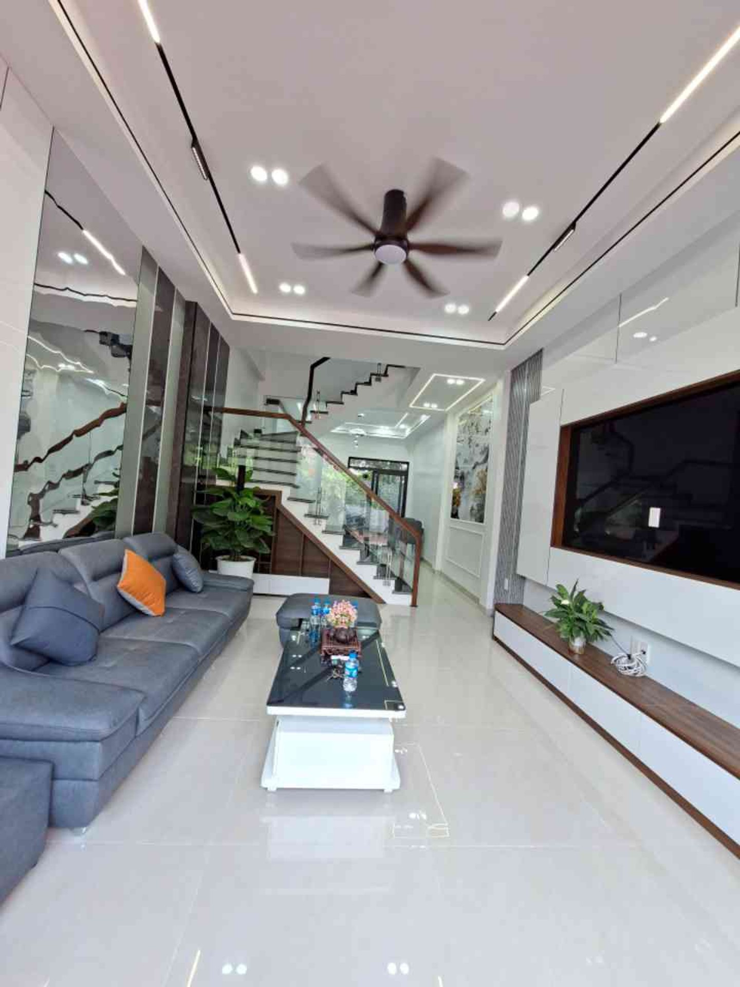 Bán nhà 3 tầng 52.4m2 hướng Bắc tại khu vực yên tĩnh, ô tô đỗ cửa thuận tiện