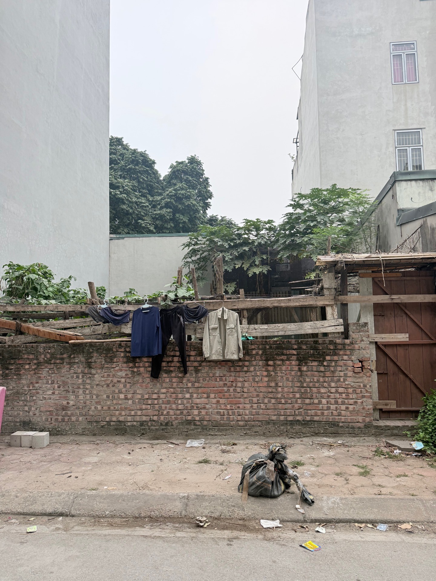 BÁN ĐẤT THƯỢNG THANH, VIỆT HƯNG 73,6M2- MT 8m- VỈA HÈ Ô TÔ TRÁNH - VIEW SÂN CHƠI - 17.7 Tỷ