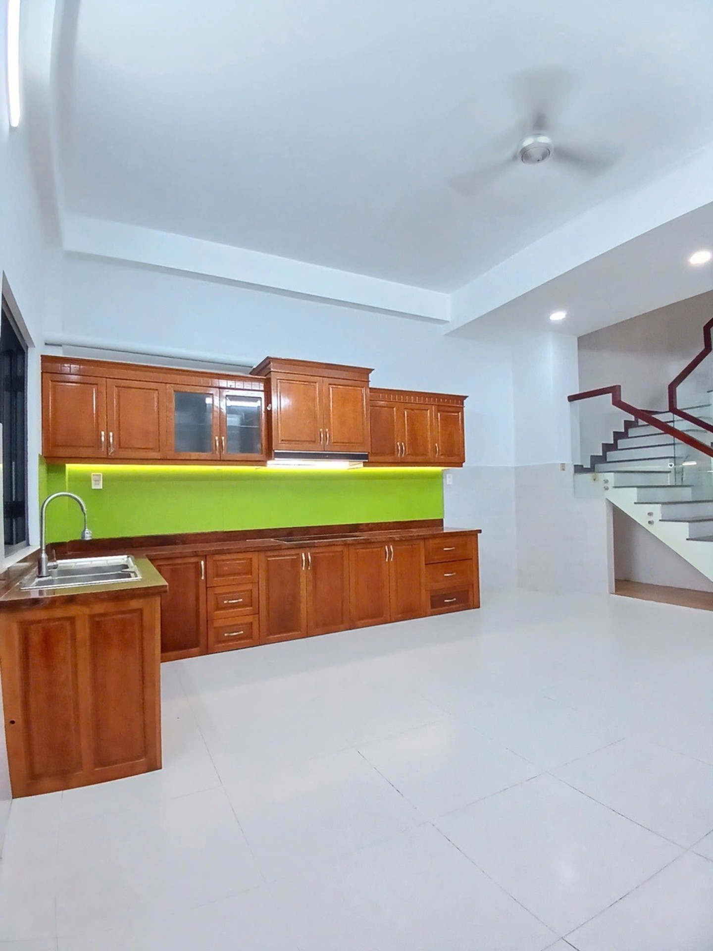 Căn nhà dành cho đại gia đình - dưới 7.8ty - 5x17 - trệt 3 lầu - vị trí đẹp gần Aeon - cách 50m MT