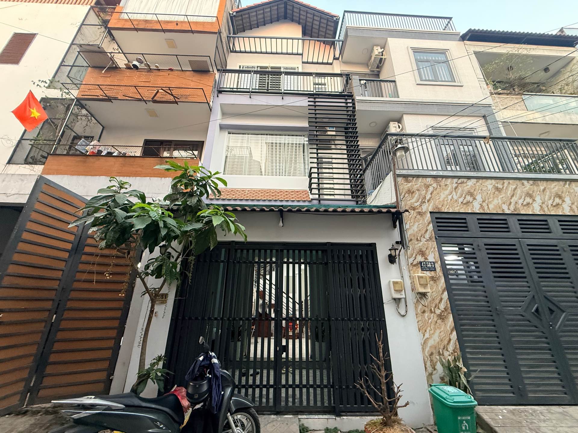 Nhà hẻm ô tô Trường Lưu, Long Trường, TP Thủ Đức, 52m2, ngang 4,4m, 3 tầng 3pn. Giá 5,3 tỷ