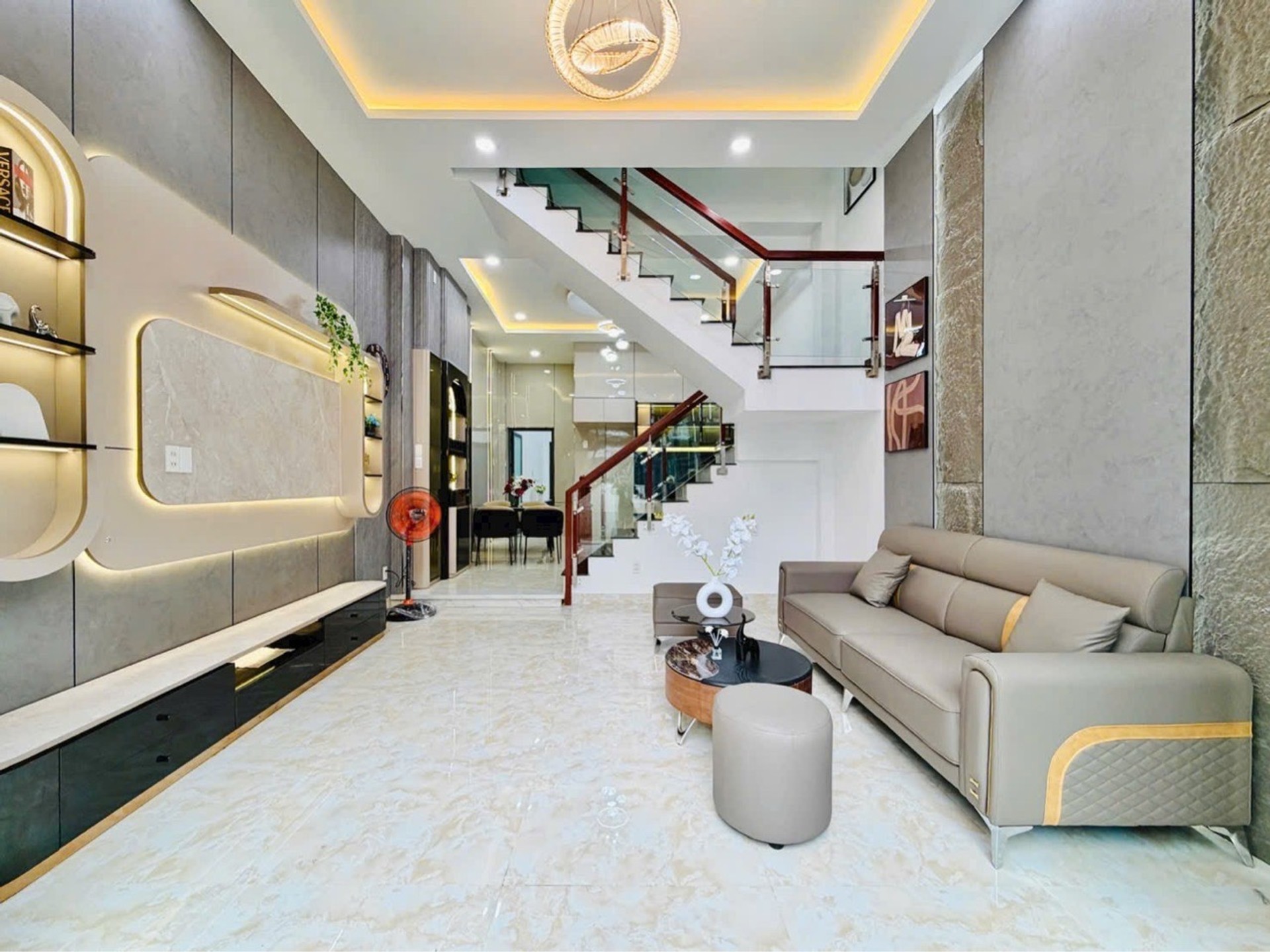 Nhà 4 phòng ngủ hiện đại, giá hợp lý tại Quận Gò Vấp