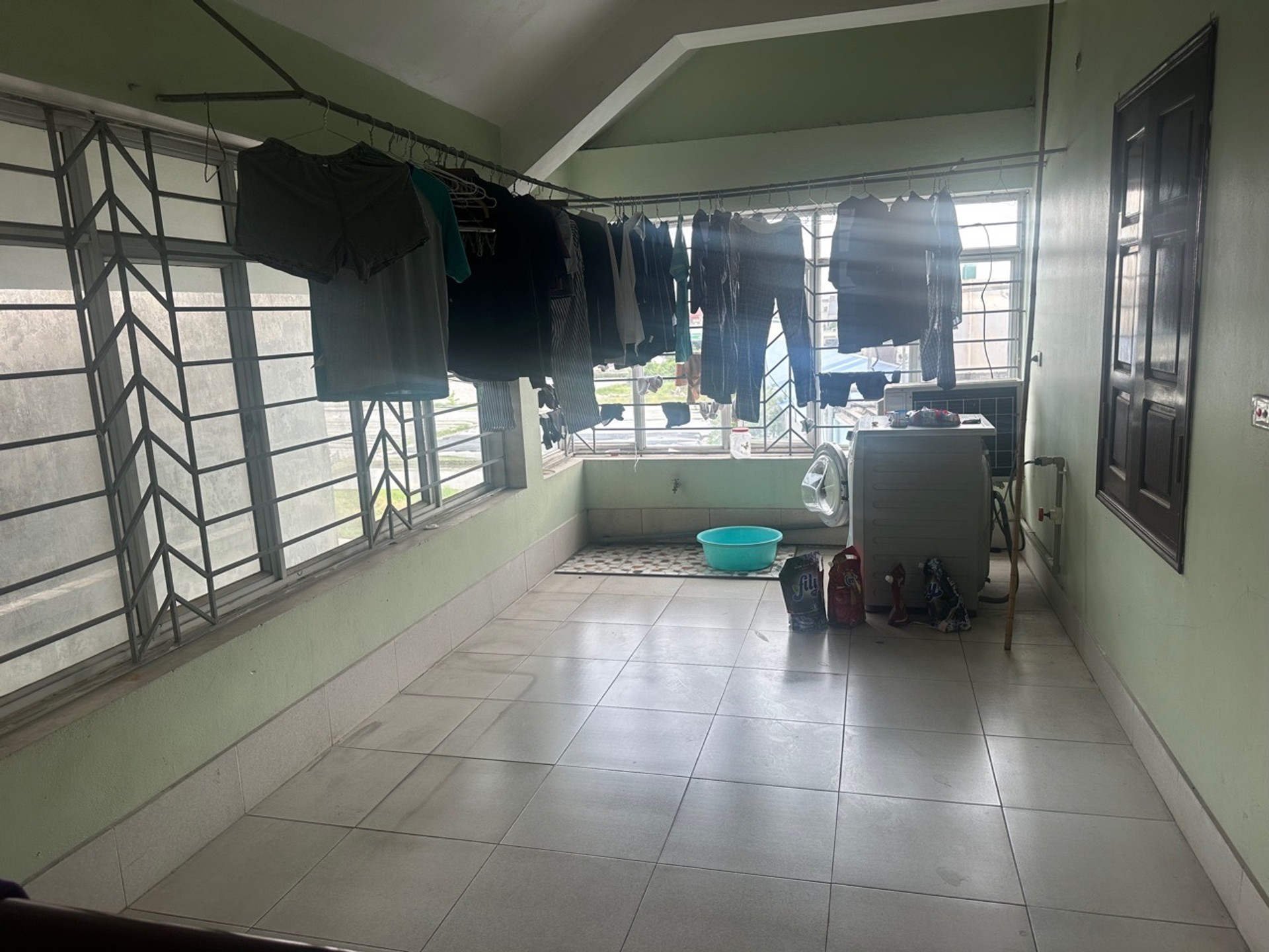 Bán nhà mặt phố Vân Trì 3 tầng, mặt tiền 6m, kinh doanh đắc địa, 90m²