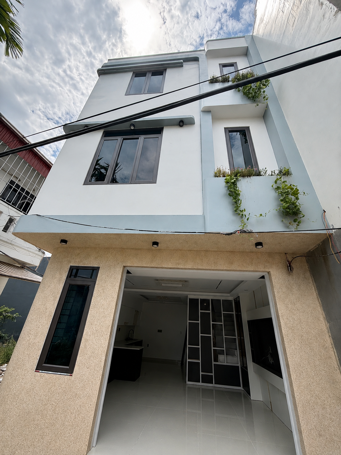 Bán nhà riêng 3 tầng tại phường Đồng Thái, diện tích 42m2, pháp lý rõ ràng, giá 2.69 tỷ đồng