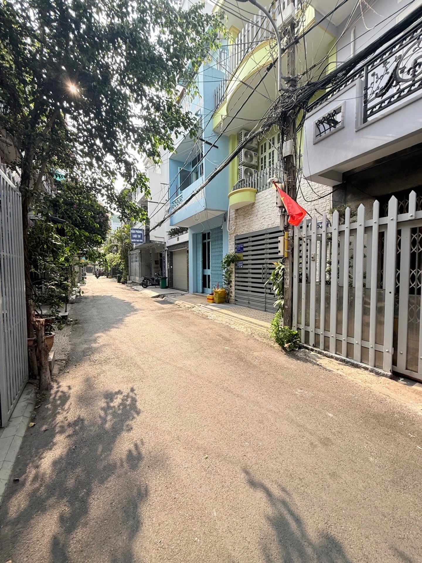 Khu vực cực kì yên tĩnh cho cán bộ, nhân viên văn phòng. Thông số đẹp: 3 tầng, 5x17m, HXH
Chỉ 12 tỉ