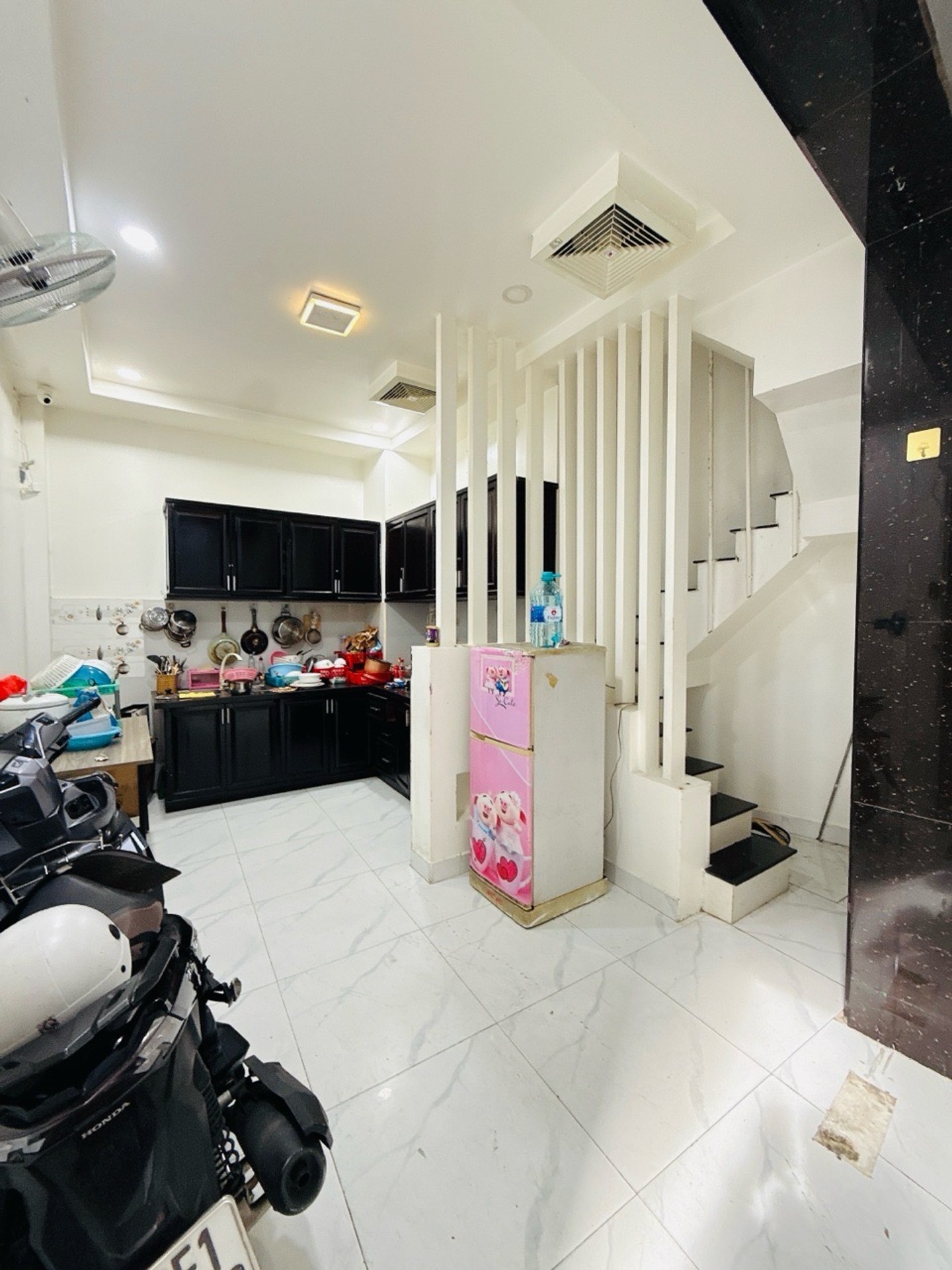 Bán nhà riêng 18m2 5 tầng tại phường Huỳnh Văn Bánh, giá 3.3 tỷ