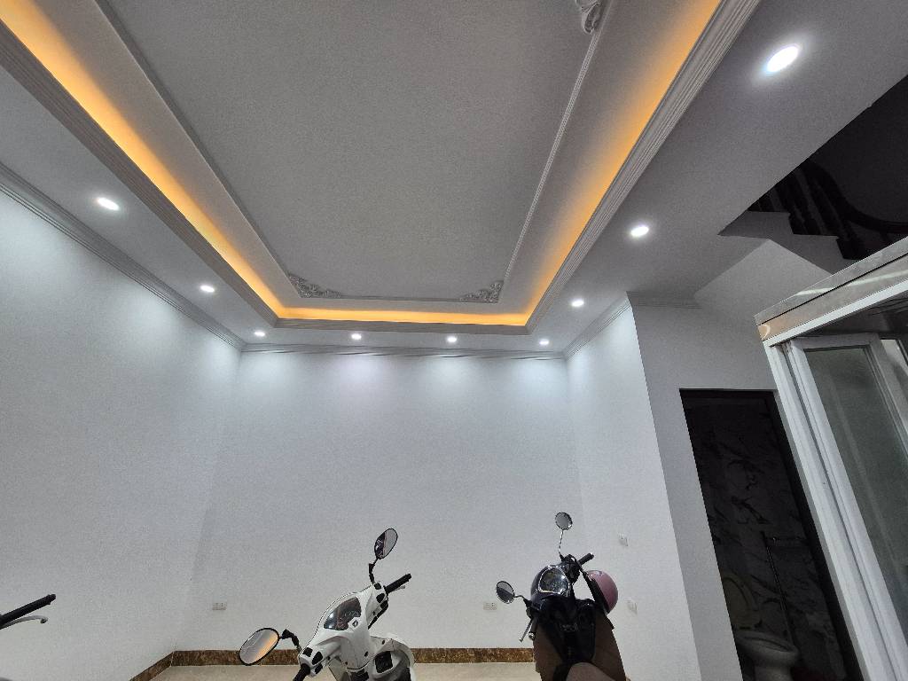 Cơ hội sở hữu nhà 5 tầng thang máy phố Lê Trọng Tấn giá hợp lý