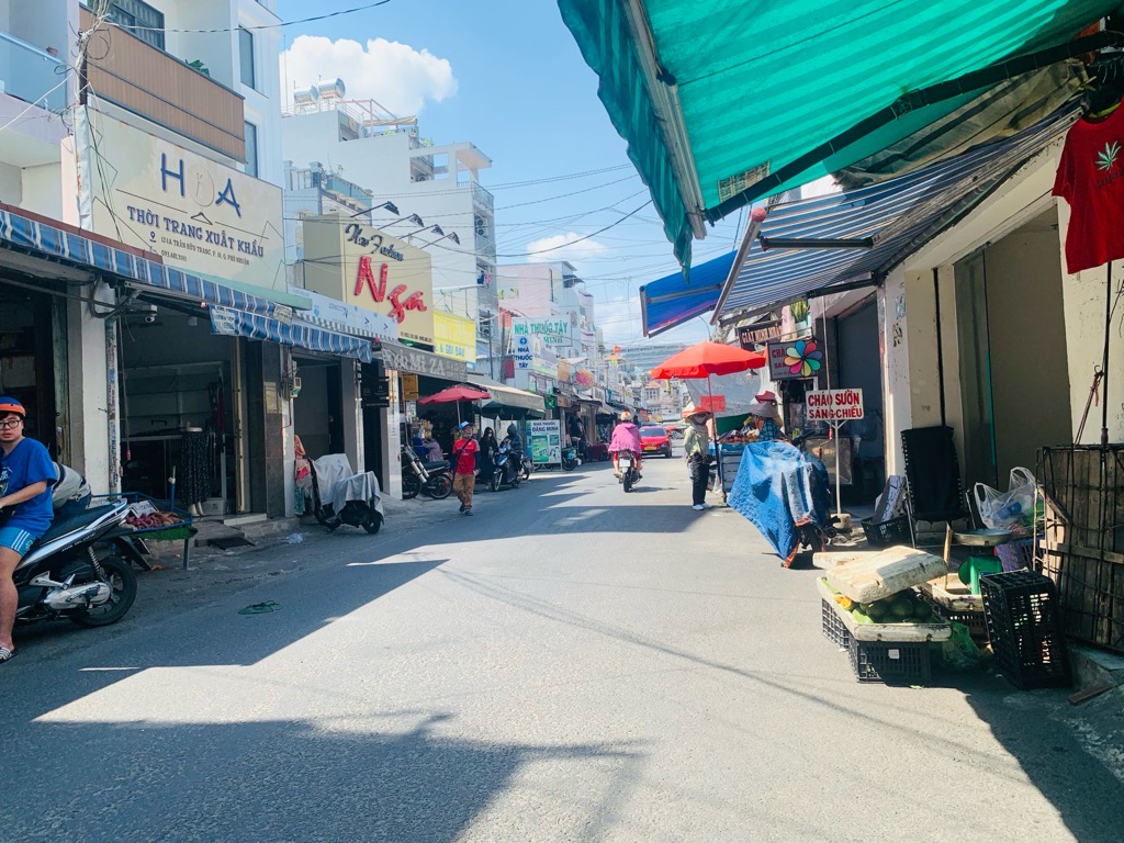 Nhà 4 Tầng 6 Phòng Ngủ Ngay Chợ Trần Hữu Trang, Phường 10, Quận Phú Nhuận