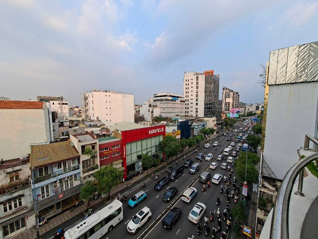 Bán nhà mặt phố Phú Nhuận giáp quận 3, mặt tiền Nguyễn Văn Trỗi, 6 tầng, 37.8m2