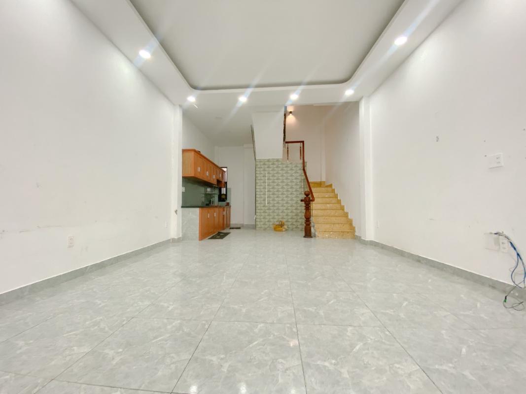Bán nhà riêng 3 tầng tại Phú Thạnh, Tân Phú, diện tích 50m², giá 5.3 tỷ đồng
