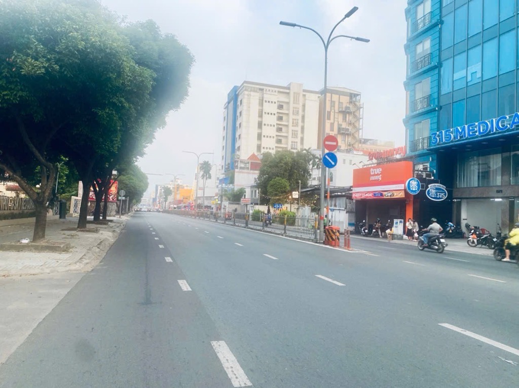 Bán căn nhà mặt tiền Hoàng Văn Thụ, phường 8, Quận Phú Nhuận, 140m2, 2 tầng