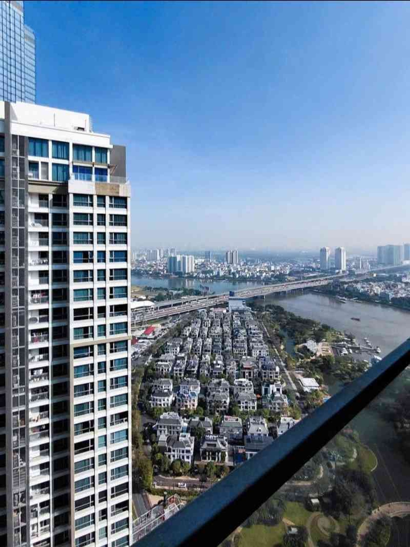 Căn hộ xịn tầng cao view cực chất Landmark 2pn - 78m2 chỉ 13ty