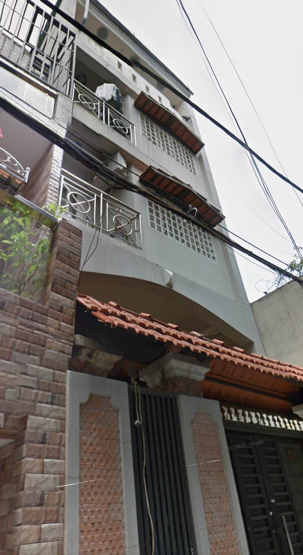 Bán nhà riêng 5 tầng, diện tích 61m² tại Huỳnh Văn Bánh, 2 mặt hẻm, căn hộ dịch vụ 7 phòng ngủ