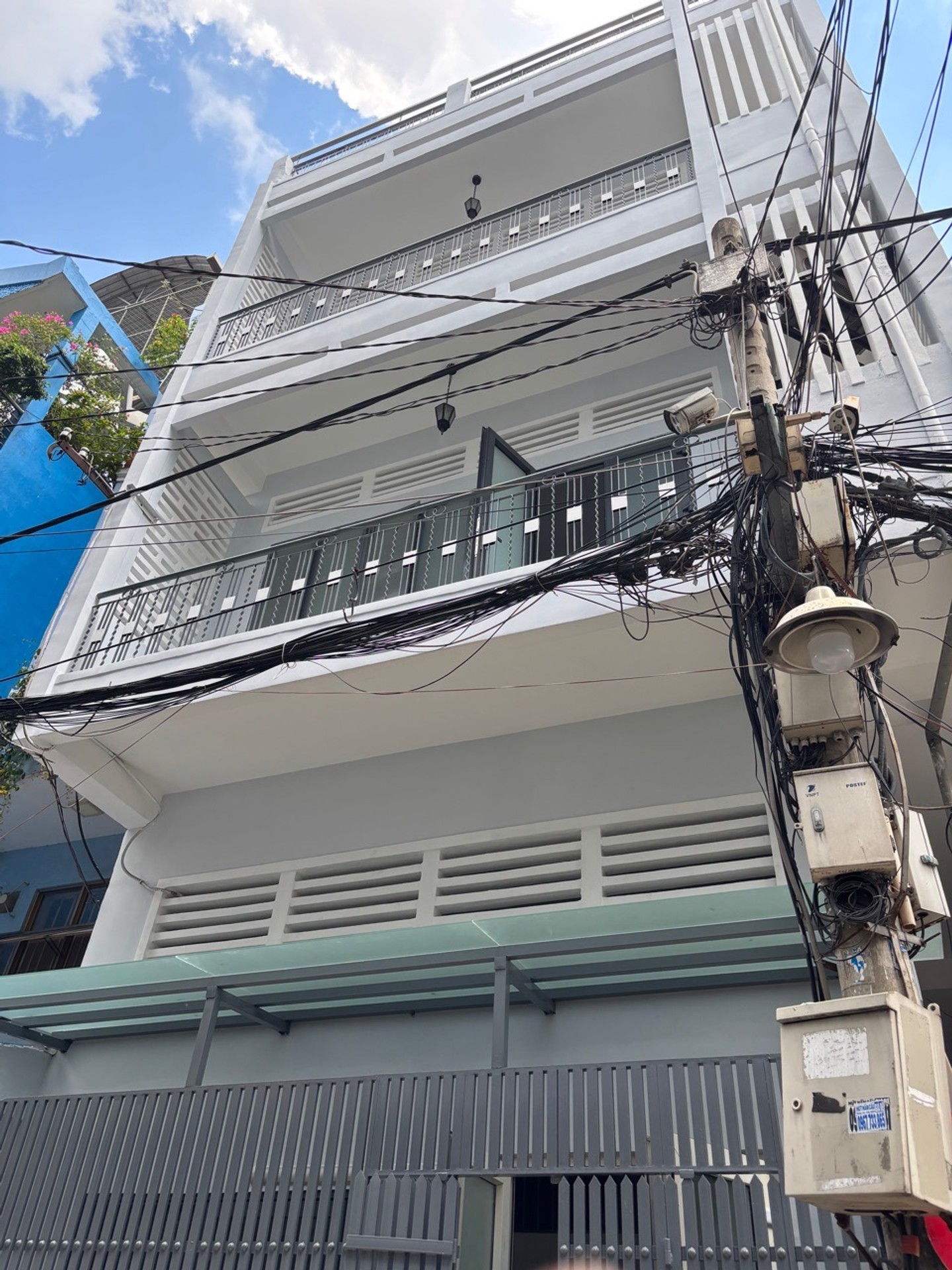 Nhà lô góc 5 tầng tại trung tâm Quận 10, thuận tiện kinh doanh