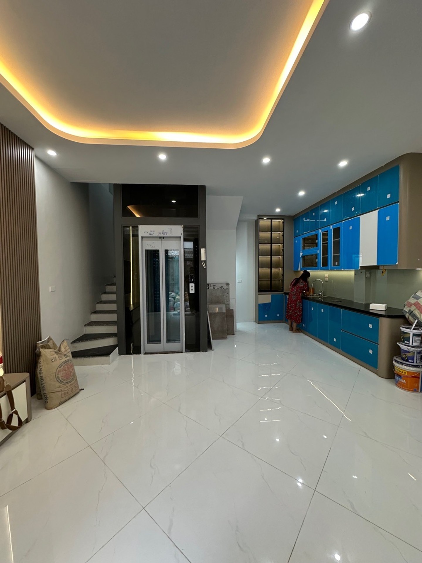 Nhà đẹp 7 tầng có thang máy, nội thất sang tại Minh Khai