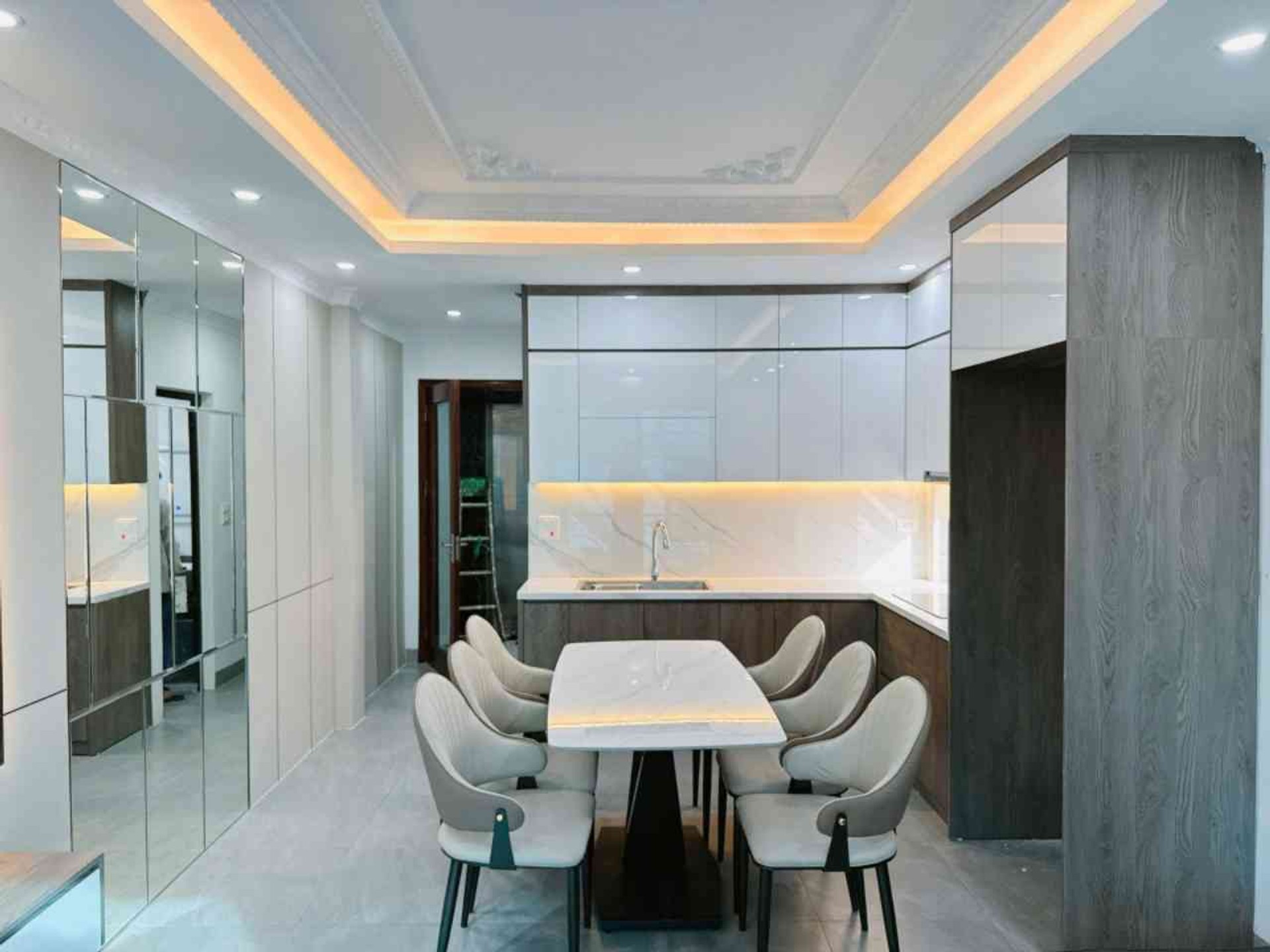 Nhà mặt phố Trần Đăng Ninh - Kinh doanh đỉnh cao, vị trí vàng 7 tầng, Thang Máy.