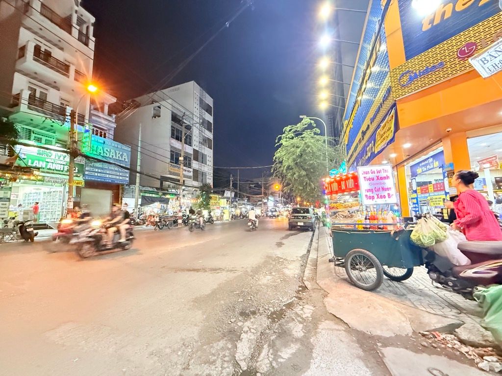 Nhà 11 phòng, siêu tiện lợi ngay Phạm Văn Bạch, Tân Sơn