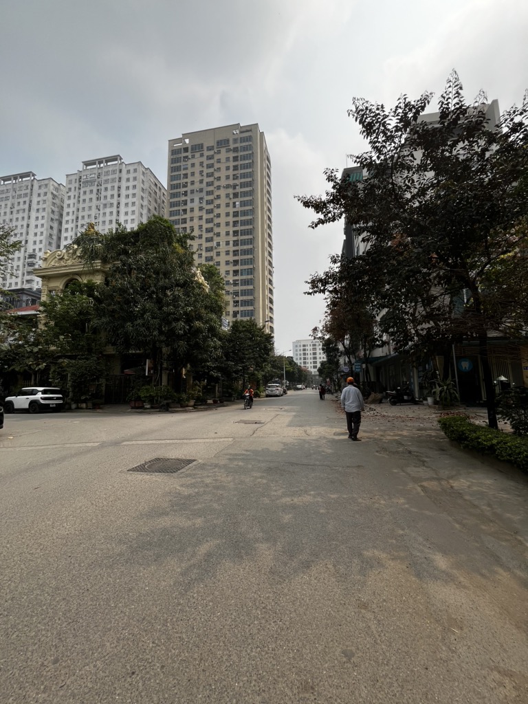 Nhà đẹp Ngô Quyền 4 tầng mặt tiền rộng, sát khu đô thị Văn Khê, tiện ích đầy đủ