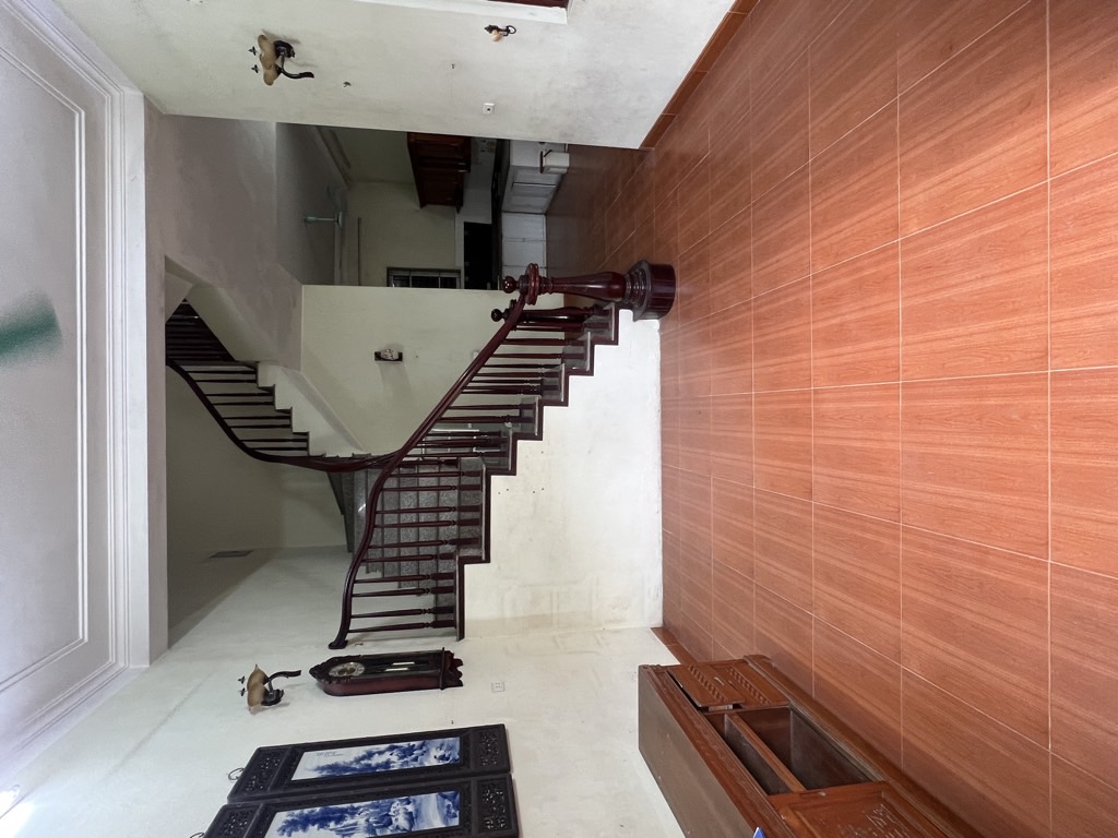 Biệt thự 3 tầng cực đẹp gần Lê Trọng Tấn