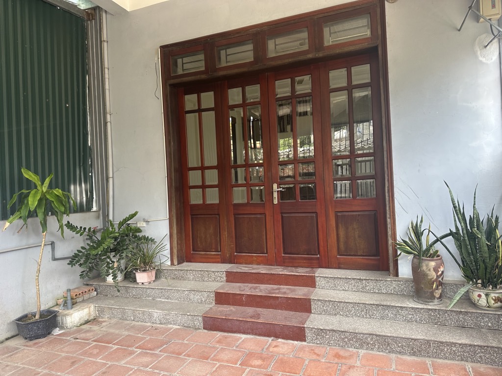 Nhà 3 tầng diện tích 100m2 mặt tiền 5m tại Đông Anh gần tiện ích giáo dục và chợ dân sinh