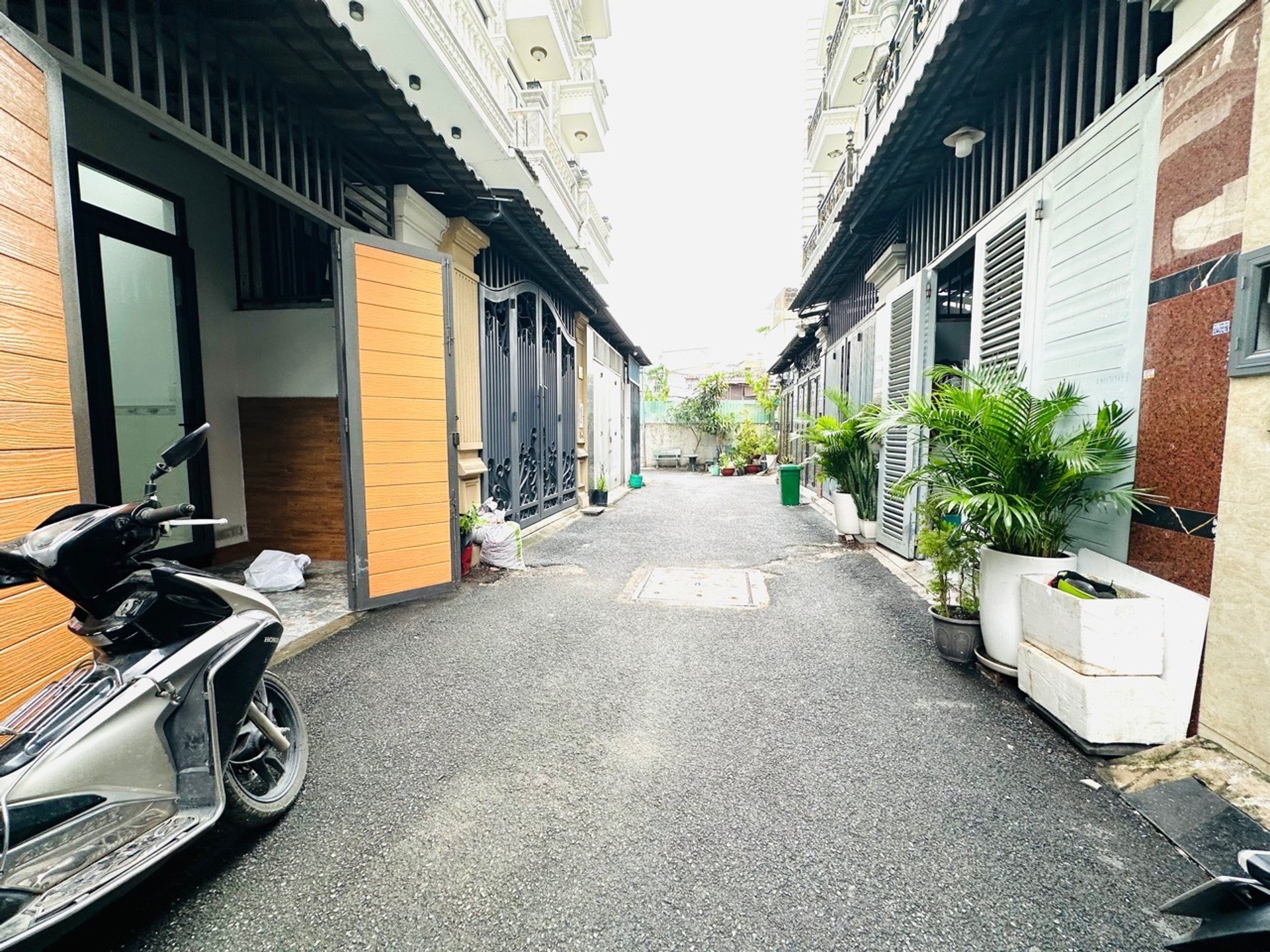 Nhà 5 tầng hiện đại tại Bùi Quang Là, sẵn sàng dọn vào ở