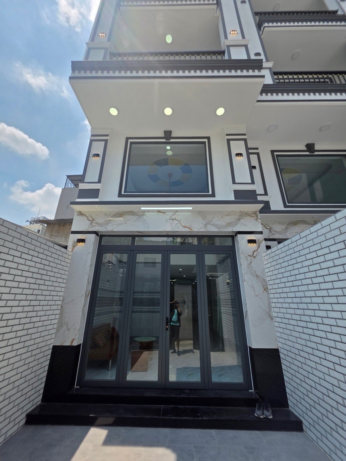 Bán nhà mới 6 tầng có thang máy gần E-mart Phan Văn Trị