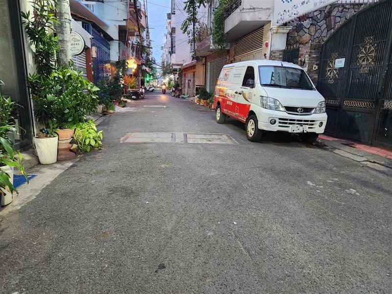Bán nhà riêng tại quận trung tâm, mặt tiền 5m, diện tích 63.9m2