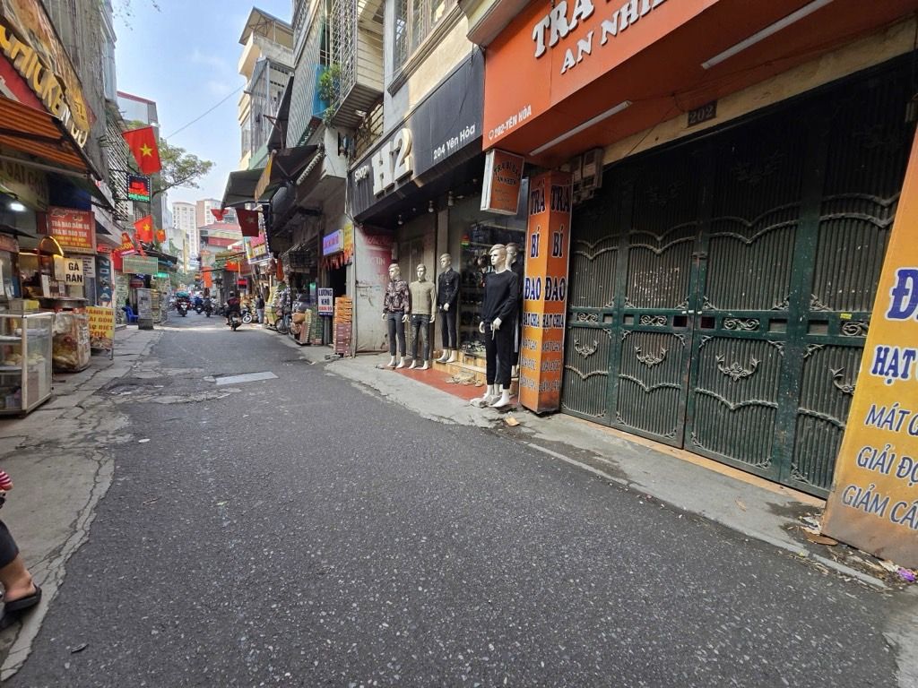 Bán nhà chính chủ mặt phố Quận Cầu Giấy, giá mềm, không quy hoạch