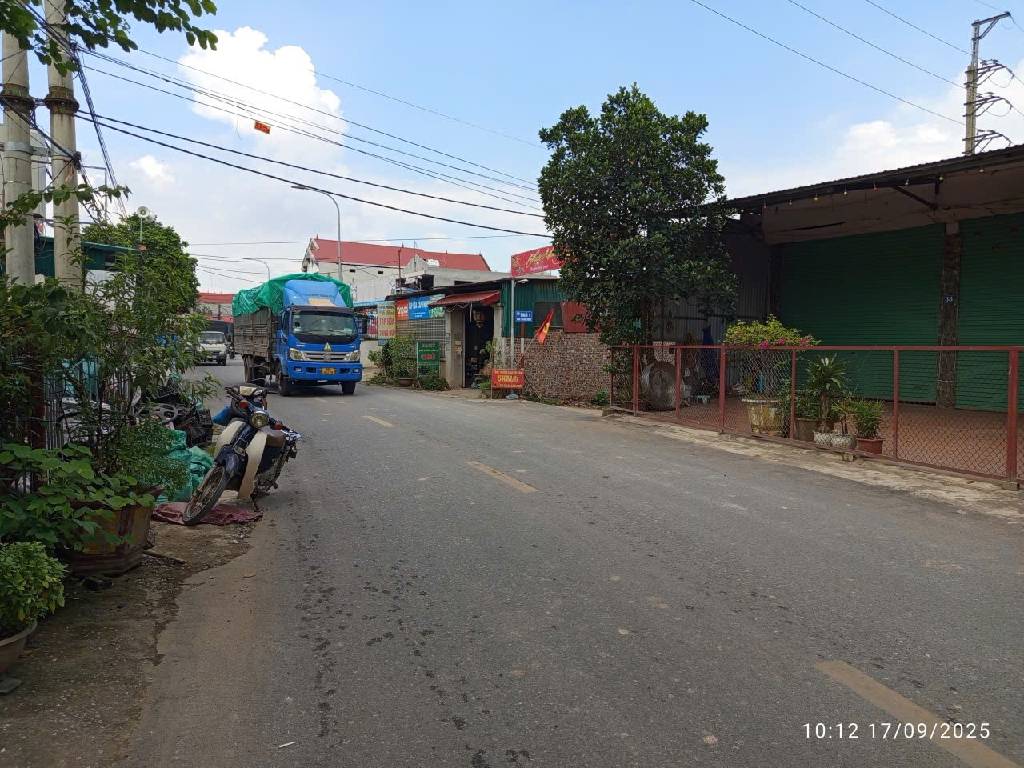 Đất đẹp mặt hồ giá mềm - Xe tải vào tận nơi