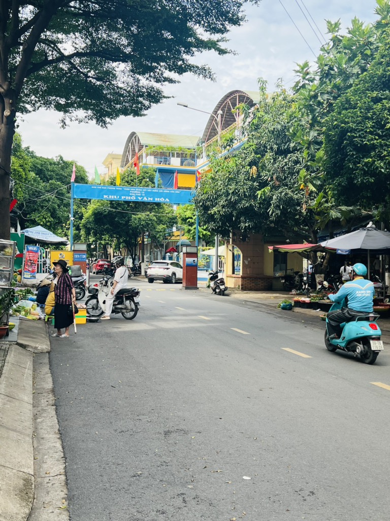 Bán biệt thự 4 tầng diện tích 221m2 ngang 12m, tại K300, Cộng Hòa, Gần Lotte.